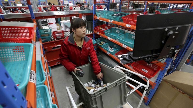 Walmart y la china JD se alían para plantar cara al gigante Alibaba en su propio terreno