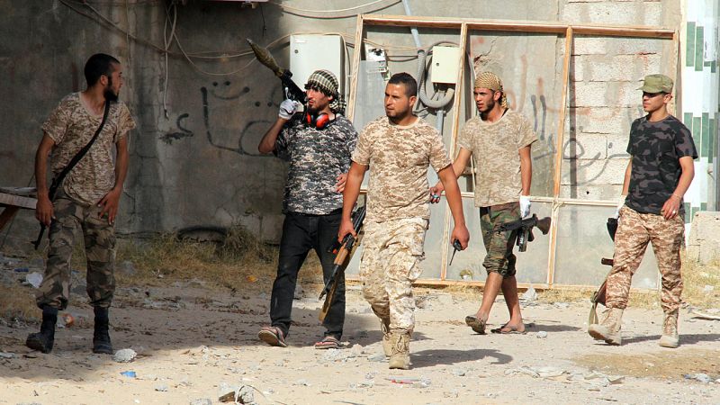 Al menos 30 muertos en un ataque contra un depósito de armas al este de Trípoli en Libia
