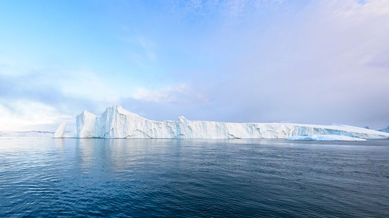 Los glaciares del Ártico aceleran su deshielo por unas algas rojizas que oscurecen la superficie