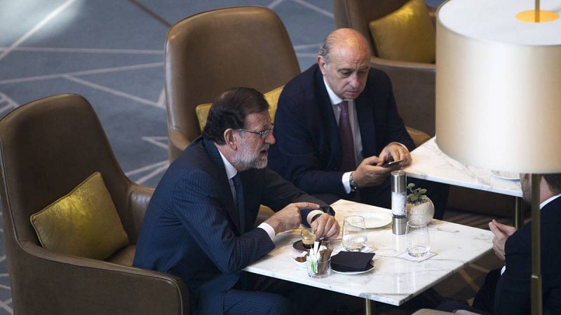 Rajoy asegura que el ministro del Interior no va a dimitir y niega cualquier tipo de conspiración