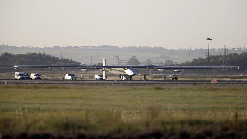 El avión Solar Impulse II aterriza en Sevilla tras cruzar el Atlántico Norte