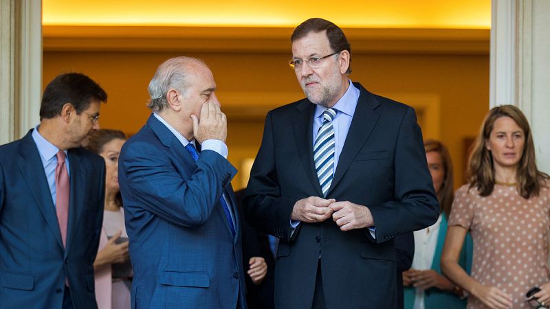 Rajoy cree que las grabaciones del ministro no afectarán a la campaña y la oposición insiste en que dimita