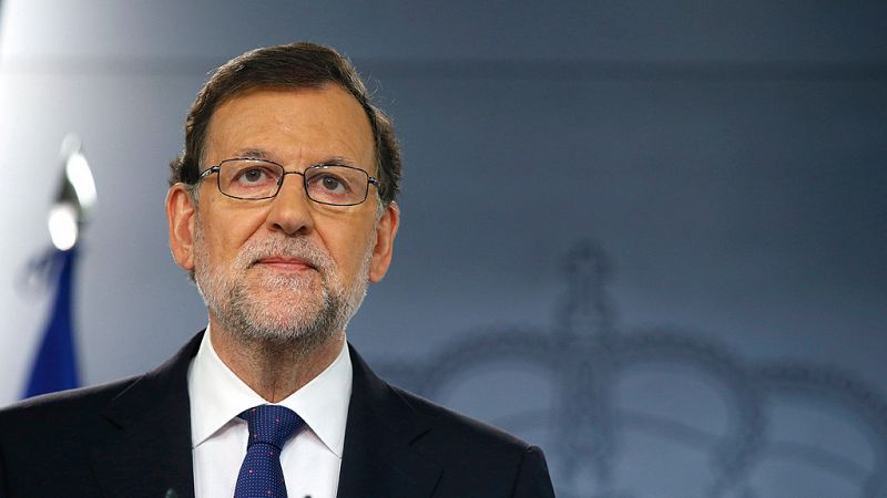Rajoy dirige un mensaje de "serenidad" a los españoles y asegura que sus derechos "siguen en vigor"