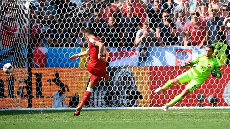 Los polacos se meten en cuartos al ganar a Suiza en los penaltis