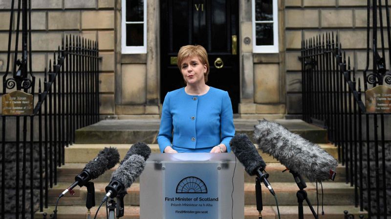 Sturgeon pide negociar en Bruselas un lugar para Escocia en la UE