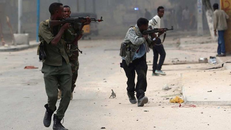 Al menos 35 muertos en un ataque de Al Shabab a un hotel de Mogadiscio
