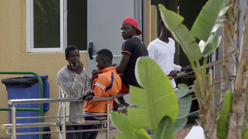 Una treintena de inmigrantes entra en Melilla tras un salto a la valla de 120 personas