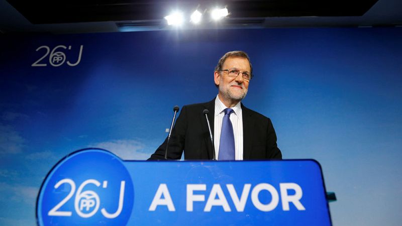 Rajoy insiste en una fórmula de gobierno con los "moderados" y hablará primero con el PSOE