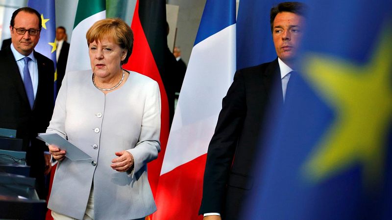 Merkel, Hollande y Renzi meten prisa a Reino Unido, pero no negociarán el 'Brexit' hasta que lo pida