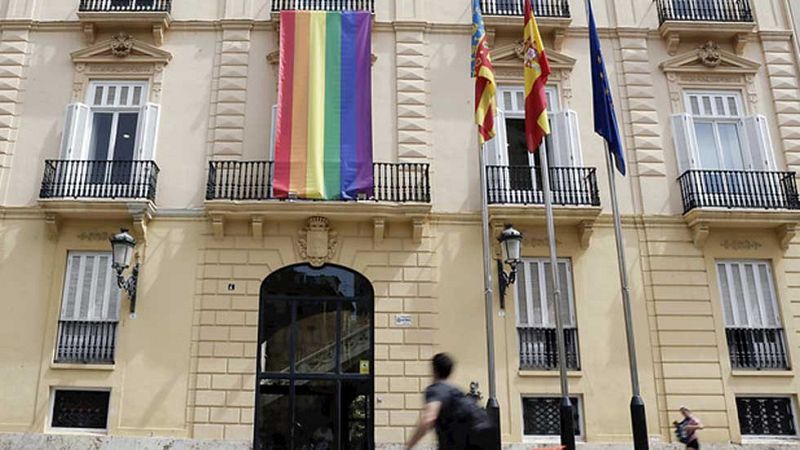 El colectivo LGTB pide al futuro Gobierno una ley de transexualidad