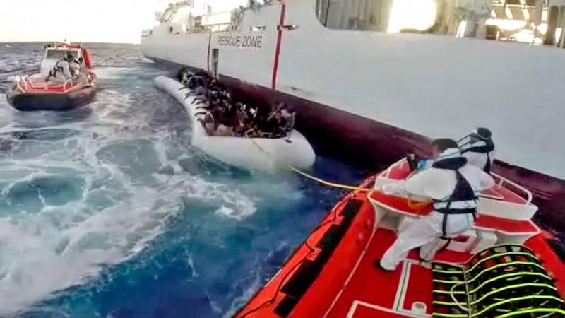 Mueren 10 mujeres en el naufragio de una embarcación con migrantes frente a la costa libia