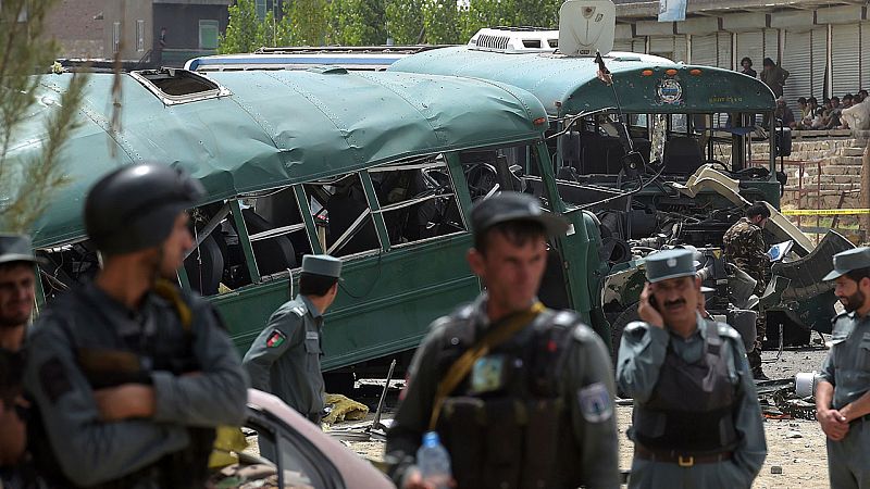 Los talibanes matan al menos a 38 personas en su doble atentado suicida en Kabul