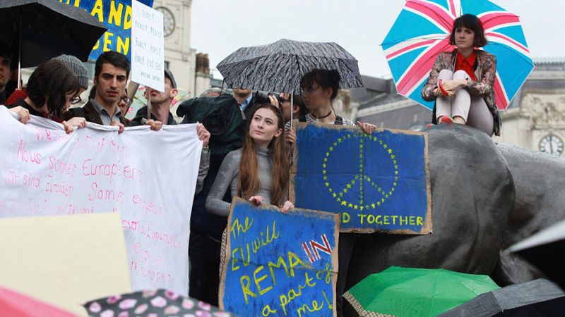 Miles de británicos contrarios a abandonar la UE protestan contra el 'Brexit' en Londres