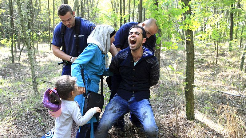 Hungría comienza a expulsar a los refugiados a 'tierra de nadie'