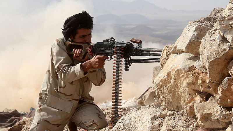 Mueren al menos 14 personas en el ataque a una base militar en Yemen
