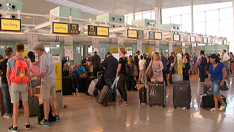Vueling vuelve a la normalidad operativa en El Prat sin cancelaciones previstas