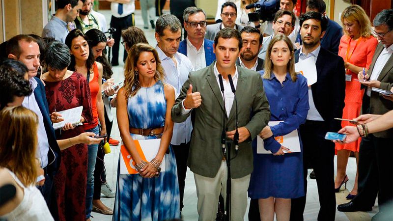 Rivera no aclara si C's se abstendría para investir a Rajoy presidente