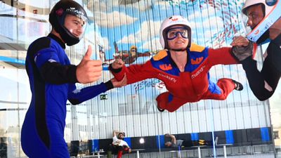 Las mañanas de RNE - La Unidad Móvil de hoy vuela en el túnel de viento de Madrid Fly - Escuchar ahora