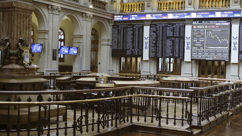 El IBEX 35 sube un 1,03% y recupera los 8.000 puntos
