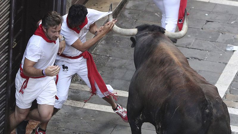 Así se ha vivido desde la barrera la accidentada llegada de los toros de la ganadería Cebada Gago