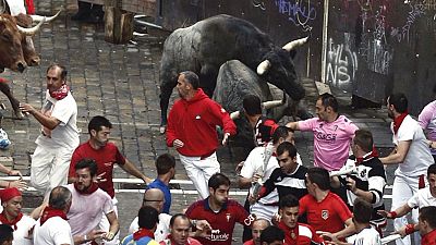 Tercer encierro de San Ferm�n 2016 lento y peligroso con un toro vuelto