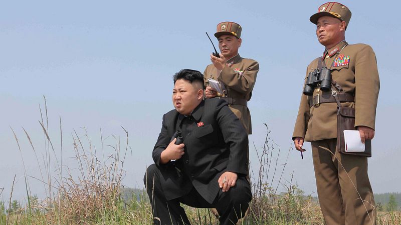 Corea del Norte lanza un misil balístico desde un submarino, según Seúl