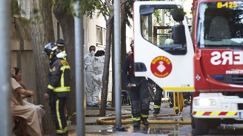 Dos hermanos de 6 y 4 años mueren en el incendio de un piso en Barcelona