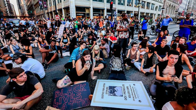 Las protestas en EE.UU. por la violencia policial contra los negros no cesan
