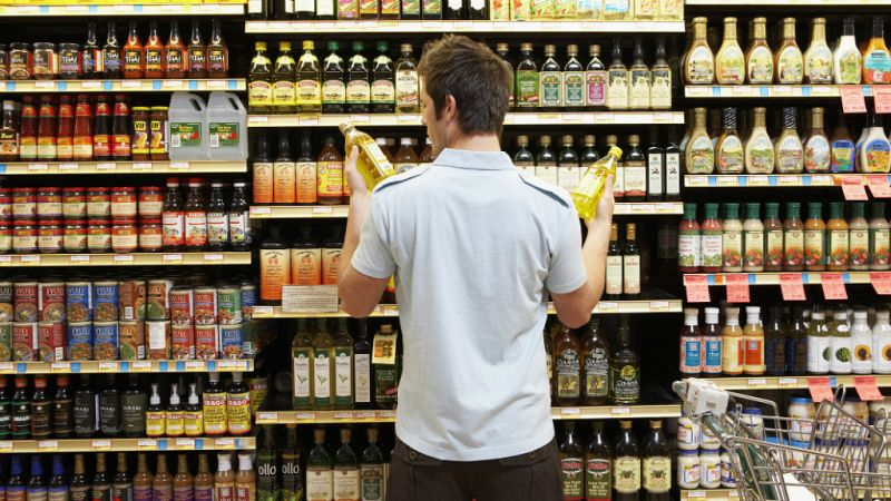 'Vamos a comprar mentiras', el libro que desmonta el mito de los alimentos enriquecidos y los nutricosméticos
