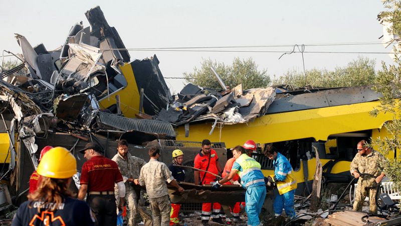 Un choque de trenes en el sur de Italia deja al menos 27 muertos y decenas de heridos