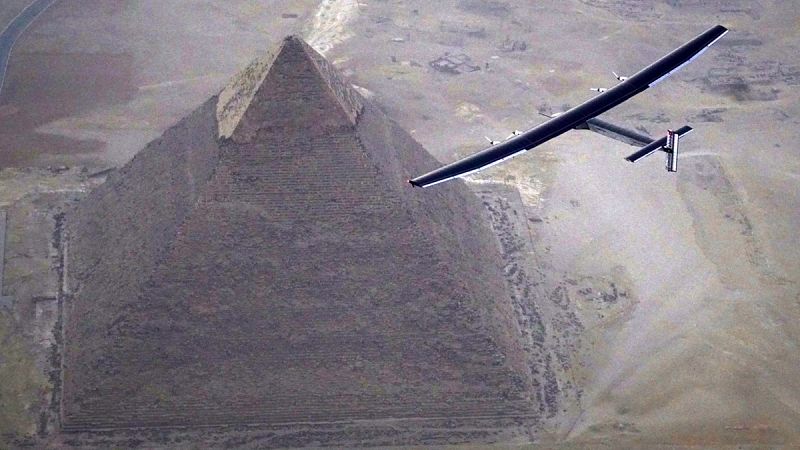 El Solar Impulse II aterriza en El Cairo en su última escala