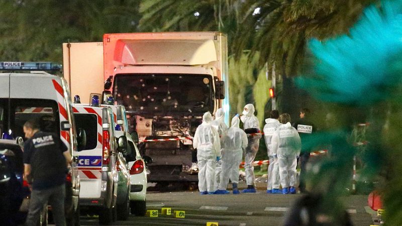 Al menos 84 muertos tras arrollar un camión a una multitud en Niza en el Día Nacional de Francia