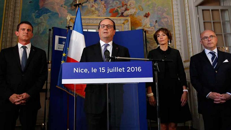 Hollande defiende las medidas de seguridad adoptadas en Niza ante las críticas de la oposición