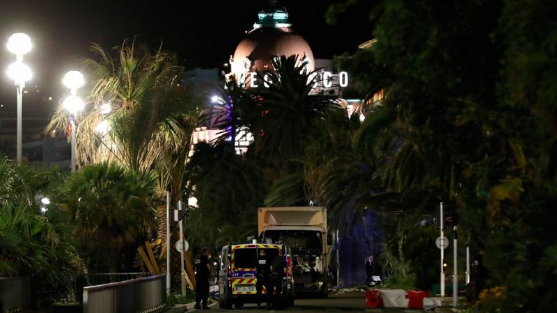 Dos kilmetros arrollando transentes con un camin de 19 toneladas: as fue el atentado de Niza