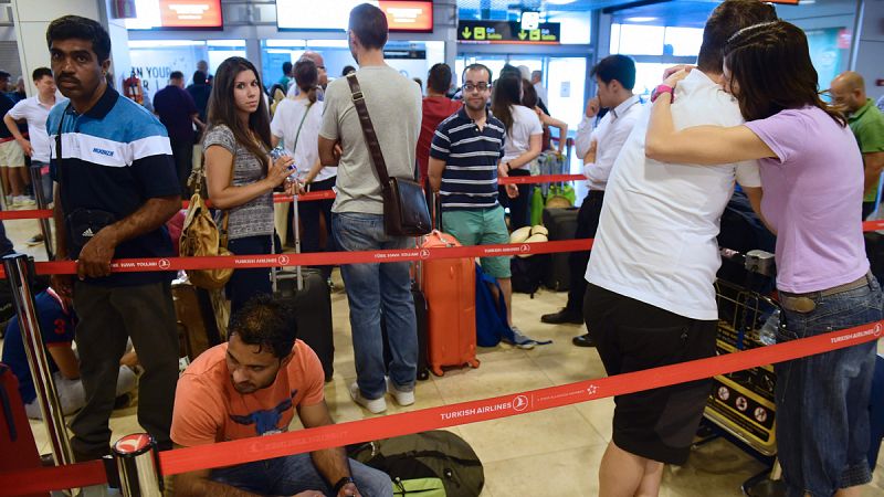 Cancelados 20 de los 29 vuelos previstos este sábado entre España y Turquía