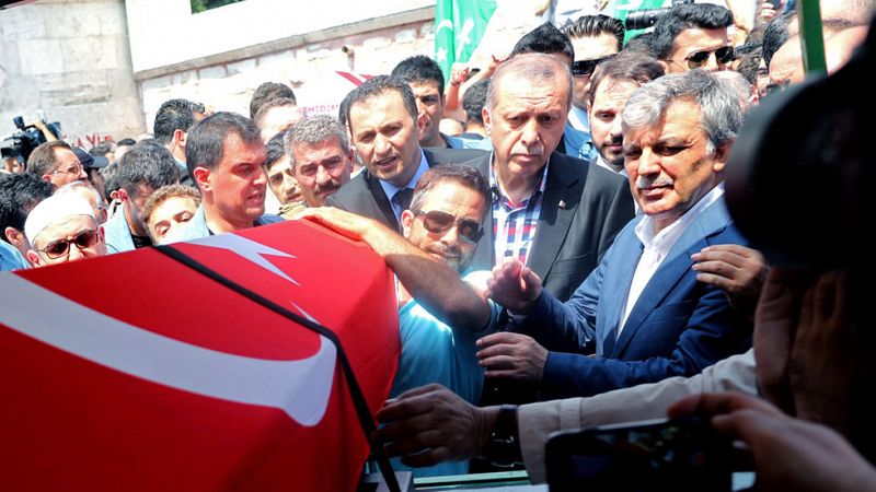 Más de 6.000 detenidos en Turquía entre militares y miembros de la judicatura tras el golpe fallido