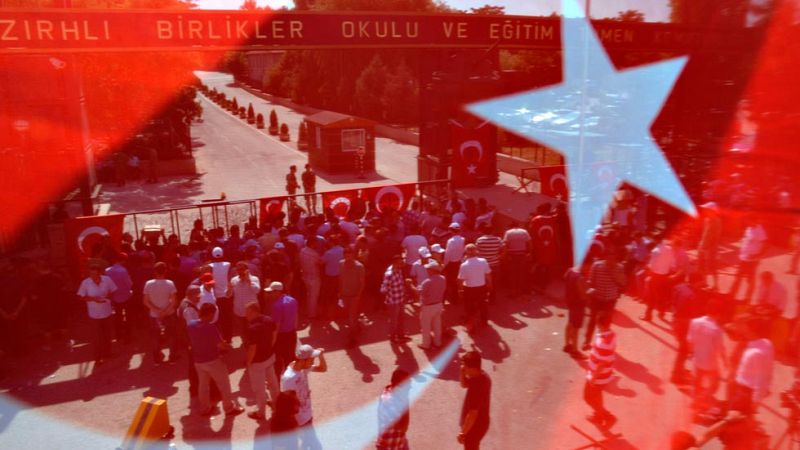 El Gobierno turco prosigue las purgas tras el golpe y restringe los viajes al extranjero de los funcionarios