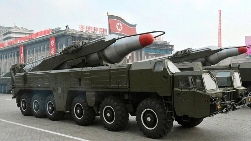 Corea del Norte lanza tres misiles capaces de llegar a Corea del Sur