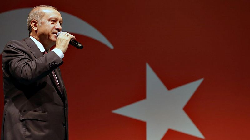 El Gobierno turco lleva las purgas por el golpe militar a la educación