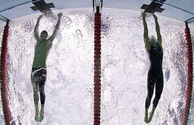 Phelps suma su séptimo oro e iguala a Mark Spitz