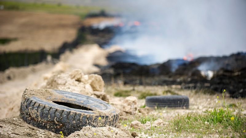 Un estudio revela alta concentración de contaminantes en El Quiñón tras el incendio en el vertedero de ruedas de Seseña