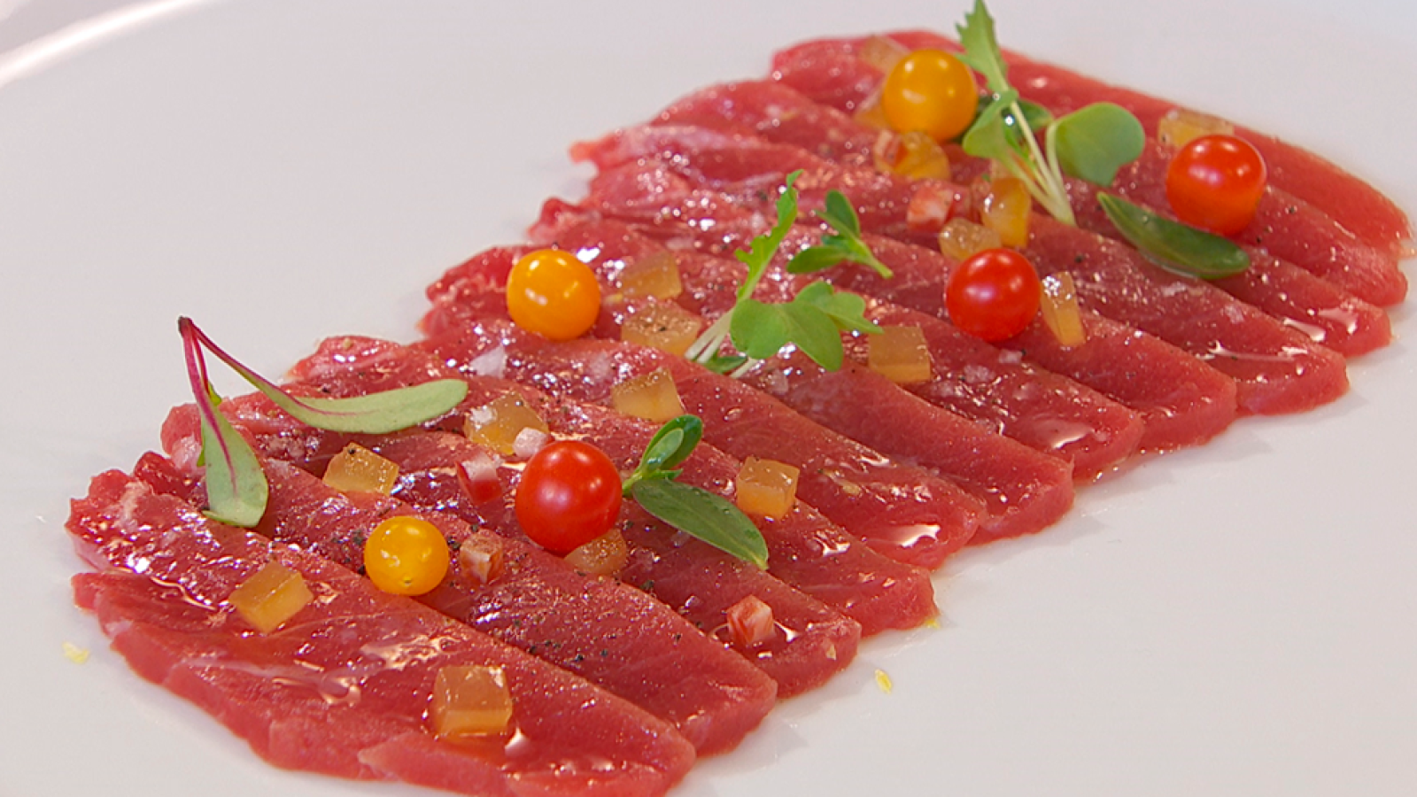 Carpaccio de atún con jamón