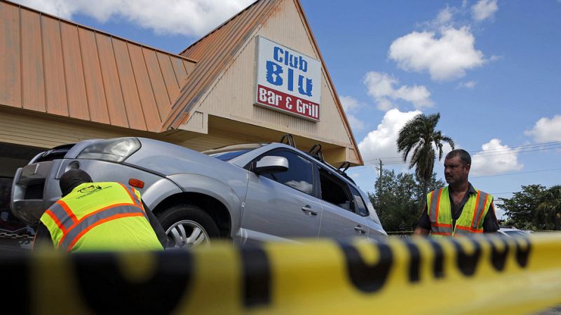Un tiroteo deja dos adolescentes muertos y 18 heridos en una discoteca de Florida tras una fiesta juvenil