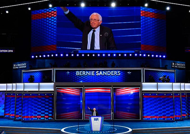 Sanders inaugura la convención demócrata y pide el apoyo para el liderazgo "unificador" de Clinton