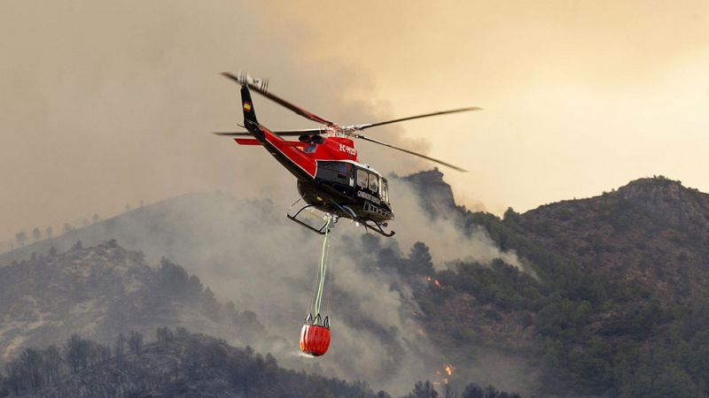 El incendio de Artana, en Castellón, alcanza la Sierra de Espadán y sigue sin control