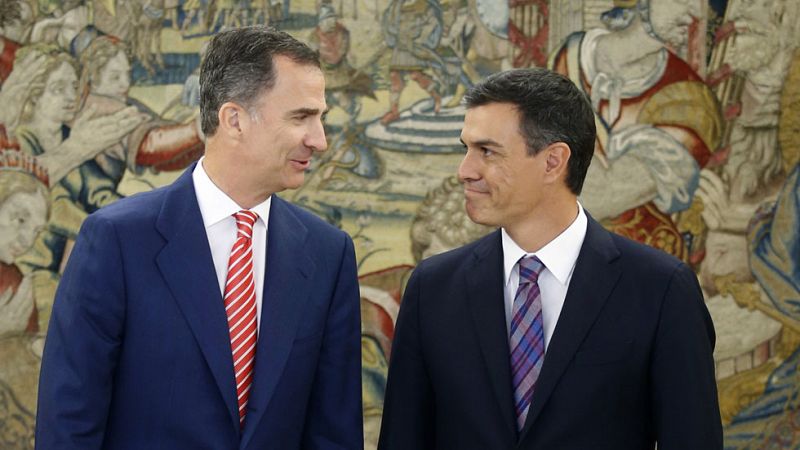 Sánchez rechaza el "falso dilema" de la abstención del PSOE y exige que Rajoy se someta a la investidura