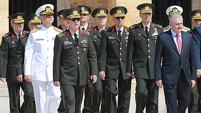 Erdogan contina la purga y destituye a 149 generales antes de decidir nuevos ascensos