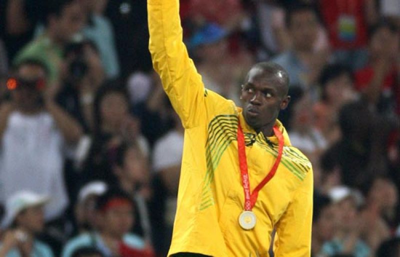 Bolt pulveriza el récord del mundo de los 100 y se lleva el oro de Pekín