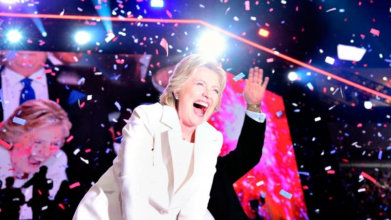 Clinton acepta la nominación demócrata: "Llevaré vuestras historias y voces conmigo a la Casa Blanca"