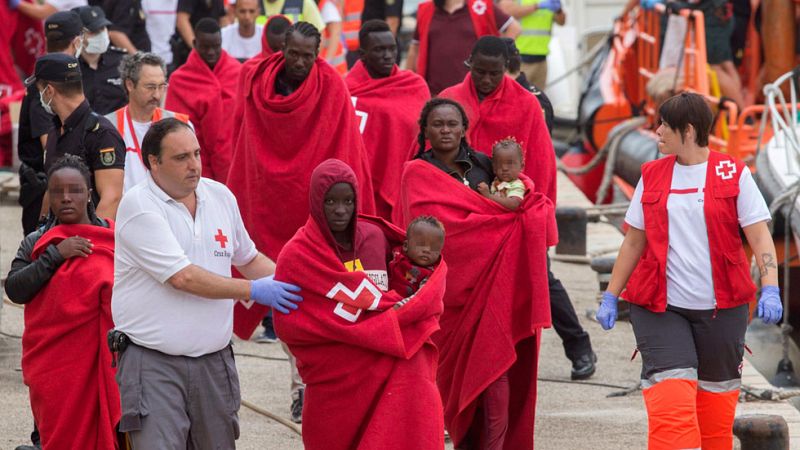 Rescatados cerca de 130 migrantes en seis pateras frente a las costas de Almería, Alicante y Murcia